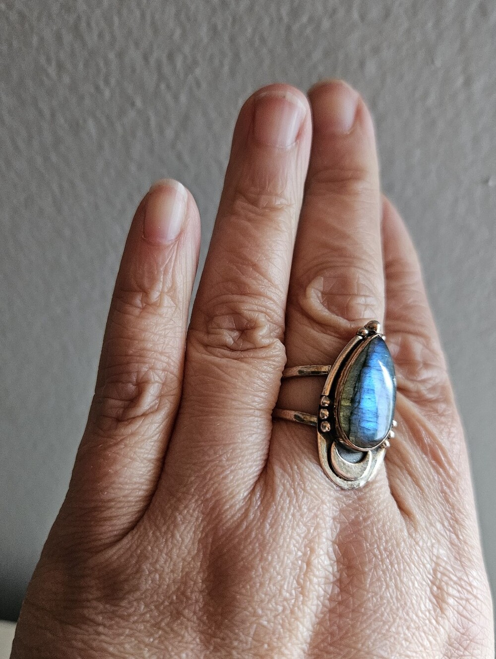 Sterling Silver Labradorite Teardrop Ring Size 10 – Blue Flash Split Shank - Picture 2 of 8